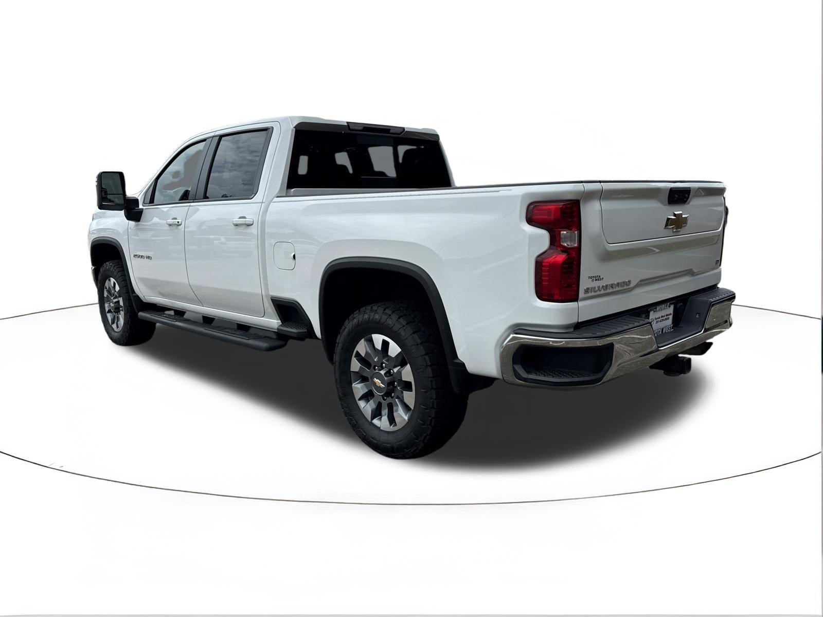 Used 2023 Summit White Chevrolet LT image 5