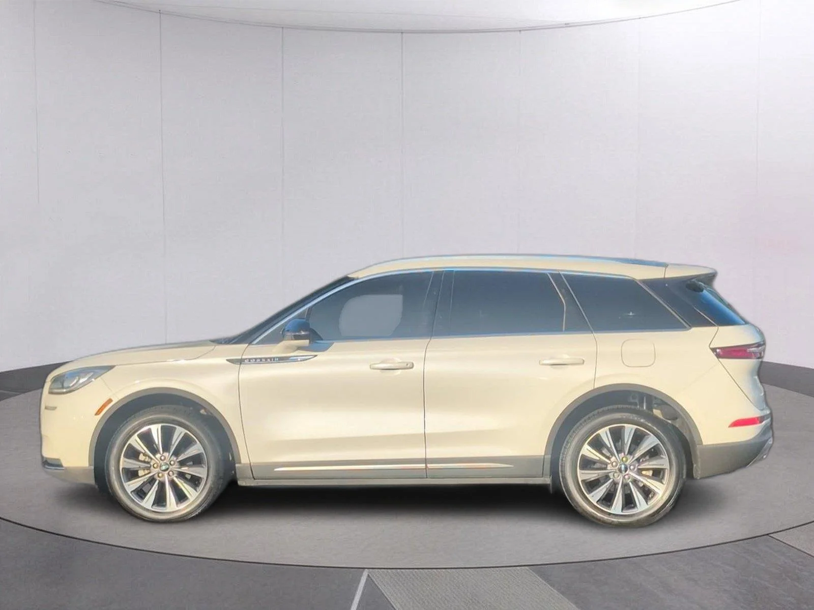 Used 2022 Pristine White Metallic Tri-Coat Lincoln Reserve image 2
