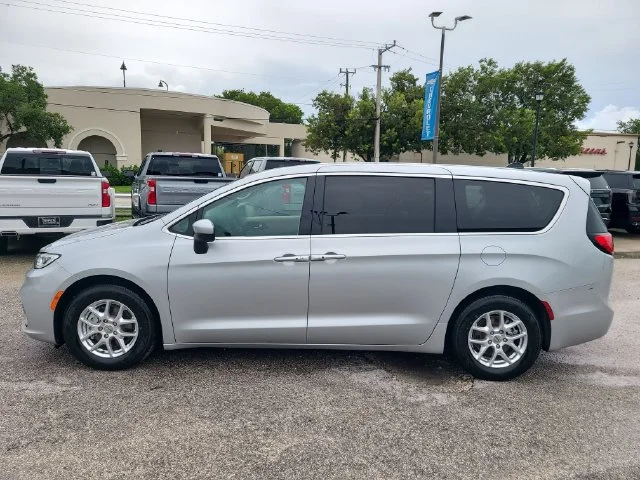 Used 2023 Silver Chrysler Touring L image 2
