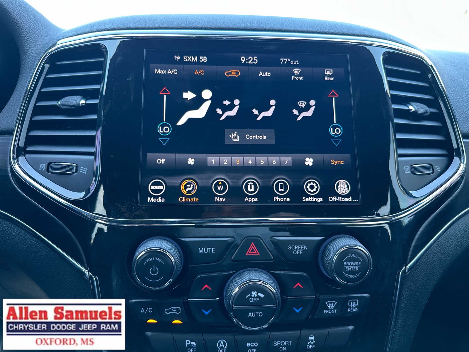 Used 2022 Bright White Clearcoat Jeep Limited image 26