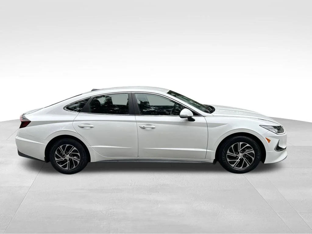 Used 2022 White Hyundai Blue image 7