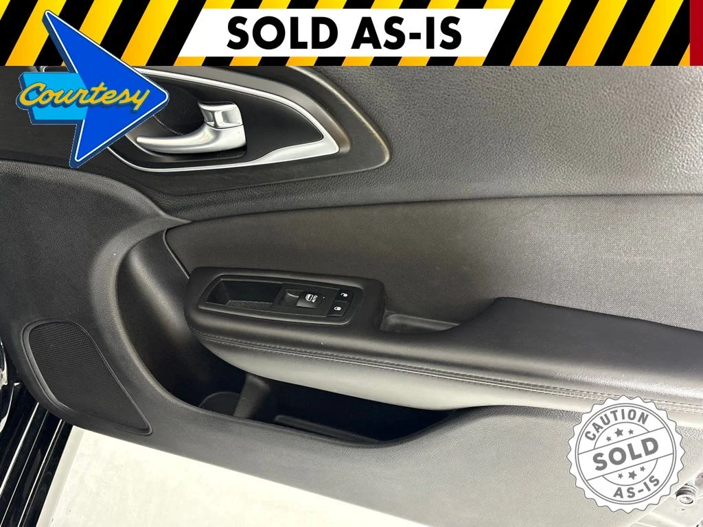 Used 2015 Black Clearcoat Chrysler Limited image 14