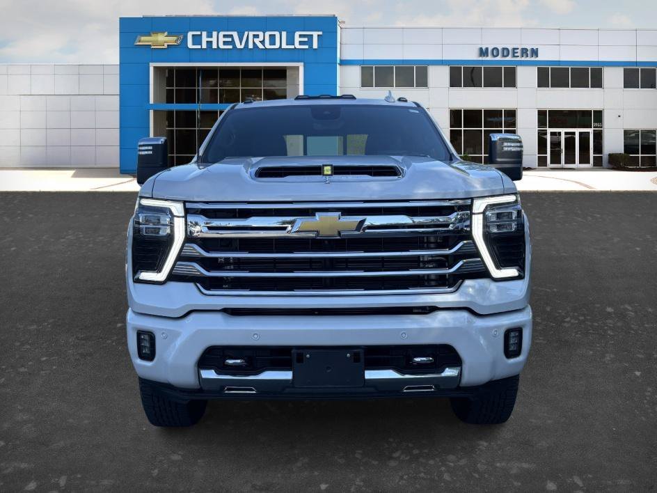Used 2025 Iridescent Pearl Tricoat Chevrolet High Country image 7