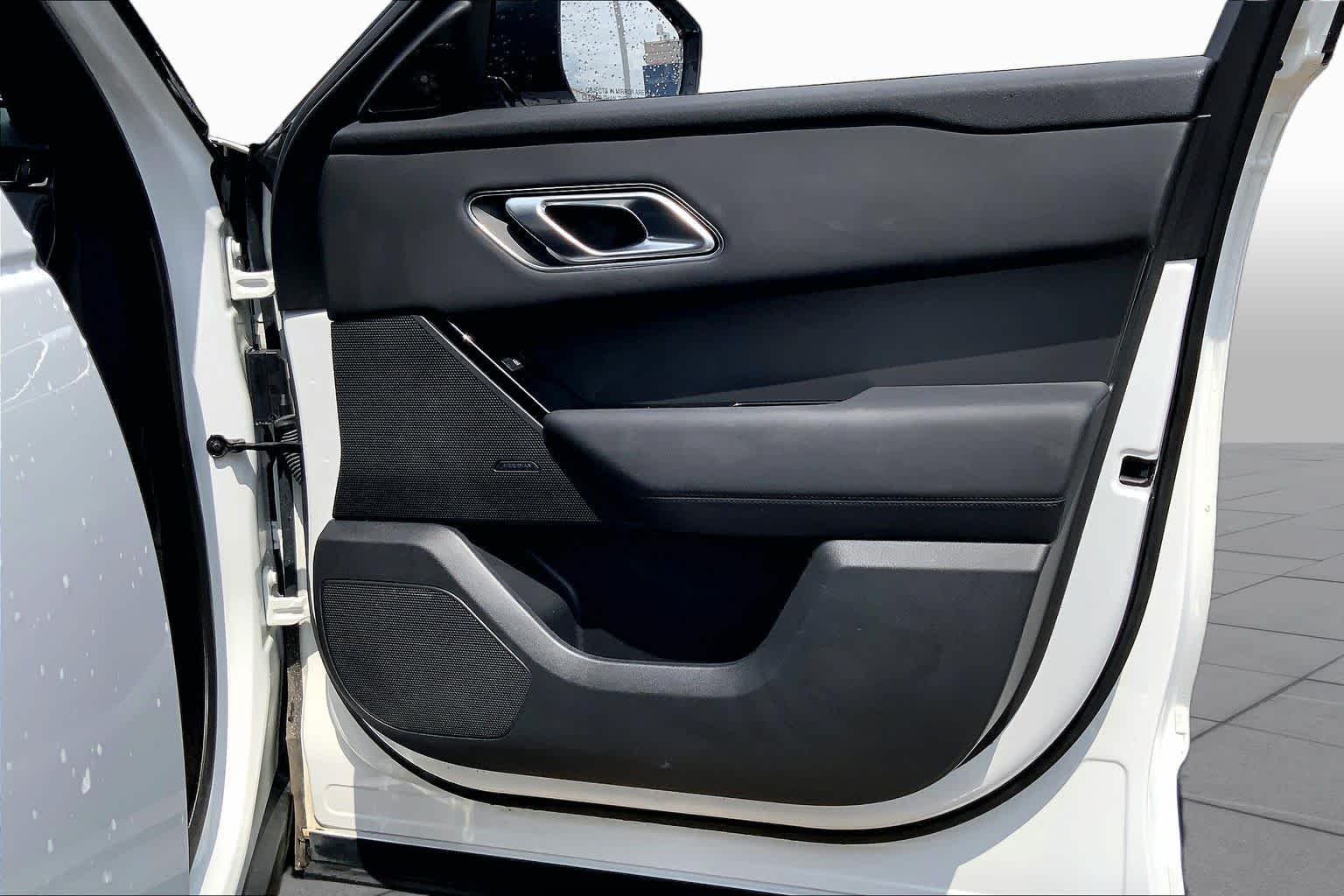 Used 2025 Fuji White Land Rover Dynamic SE image 21
