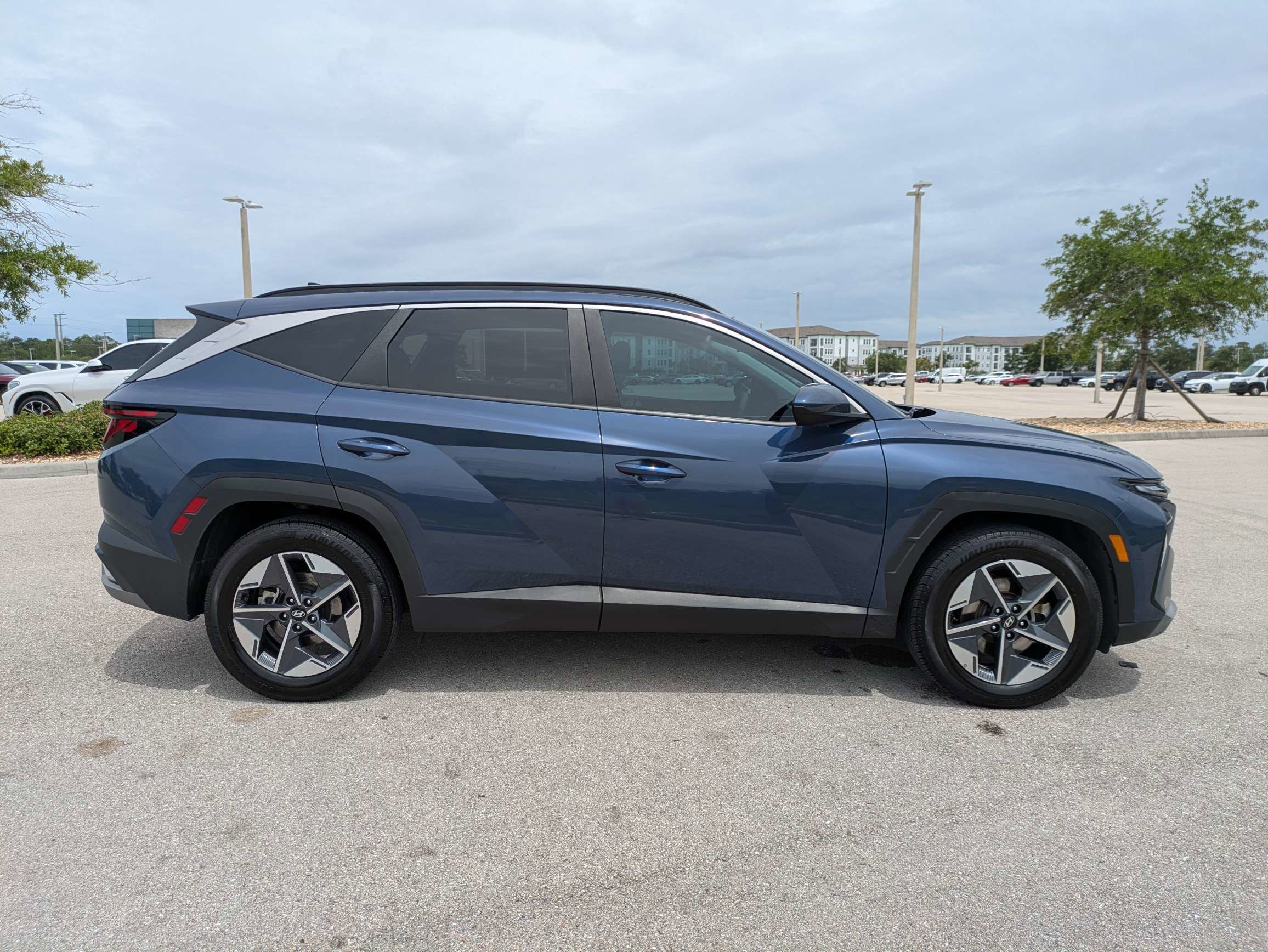 Used 2025 Atlantis Blue Hyundai SEL image 4