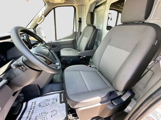 New 2025 Oxford White Ford Base image 15