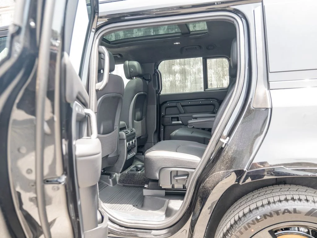 New 2026 Santorini Black Land Rover V8 image 20