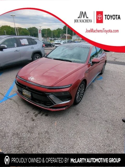 Used 2025 Red Hyundai Limited image 1