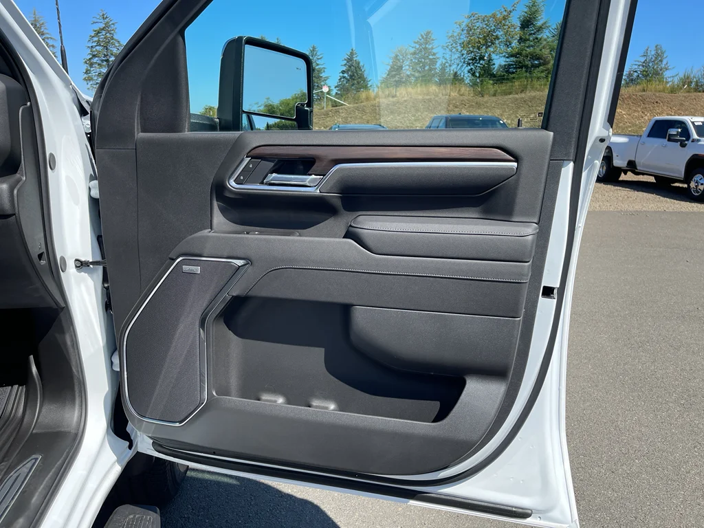 2025 GMC Sierra 3500HD SLT - Photo 28