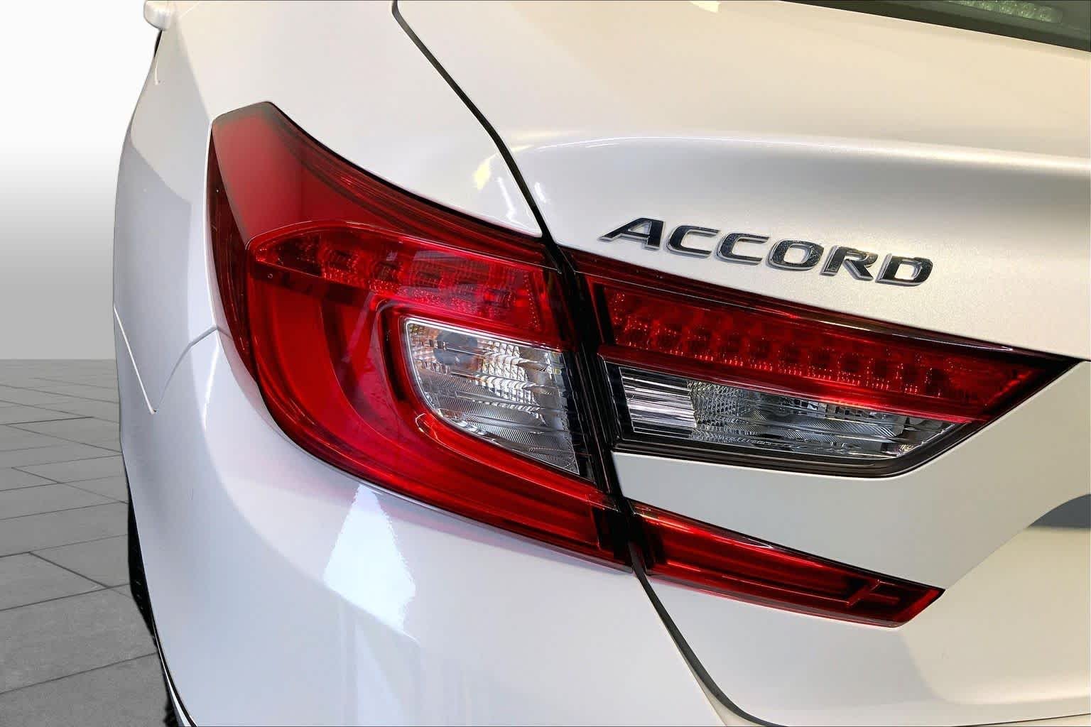 Used 2020 Platinum White Pearl Honda EX-L image 28