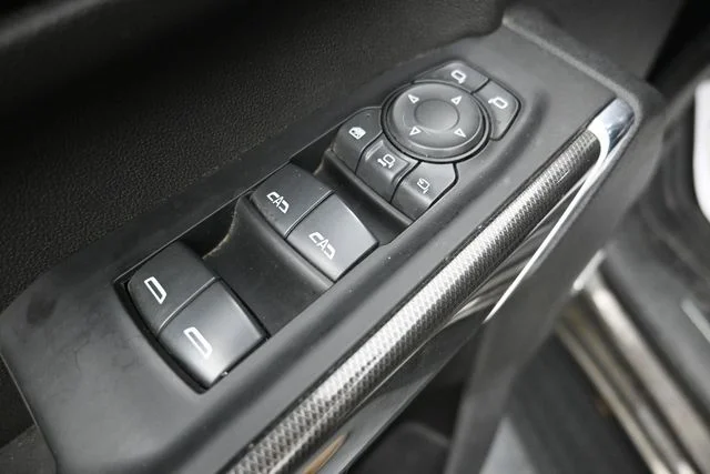 Used 2023 Green GMC AT4 image 16