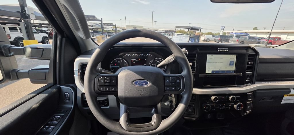 New 2026 Avalanche Ford F-350® XLT image 15