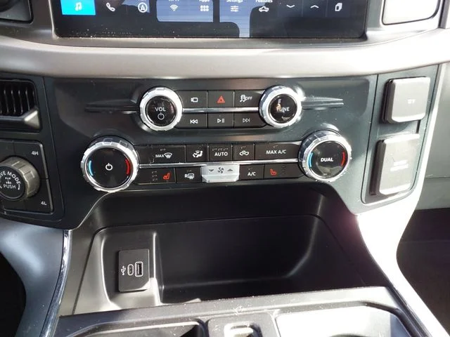 Certified Used 2025  Ford XLT image 17