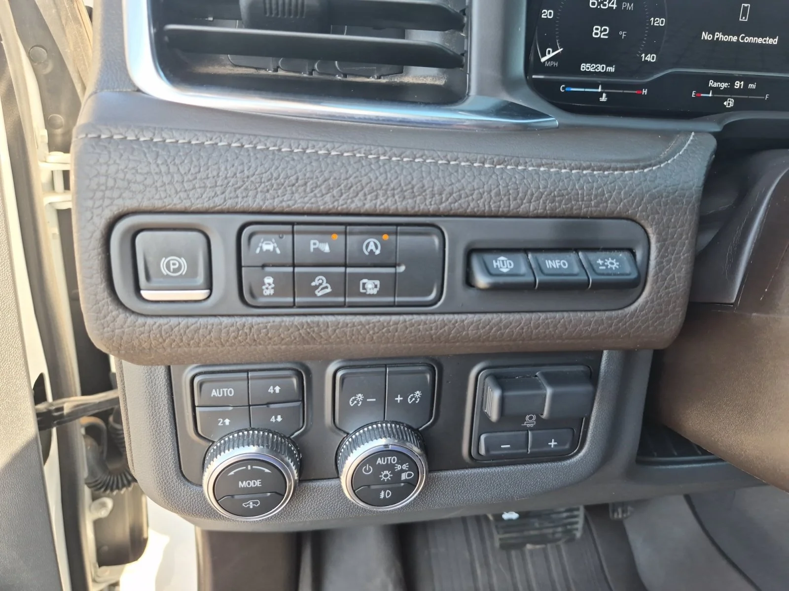 Used 2023 White Frost Tricoat GMC Denali image 29