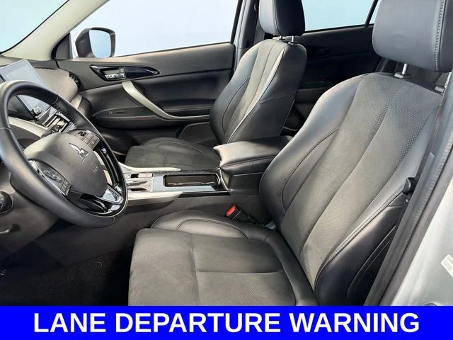 Used 2025 Silver Mitsubishi SE image 5