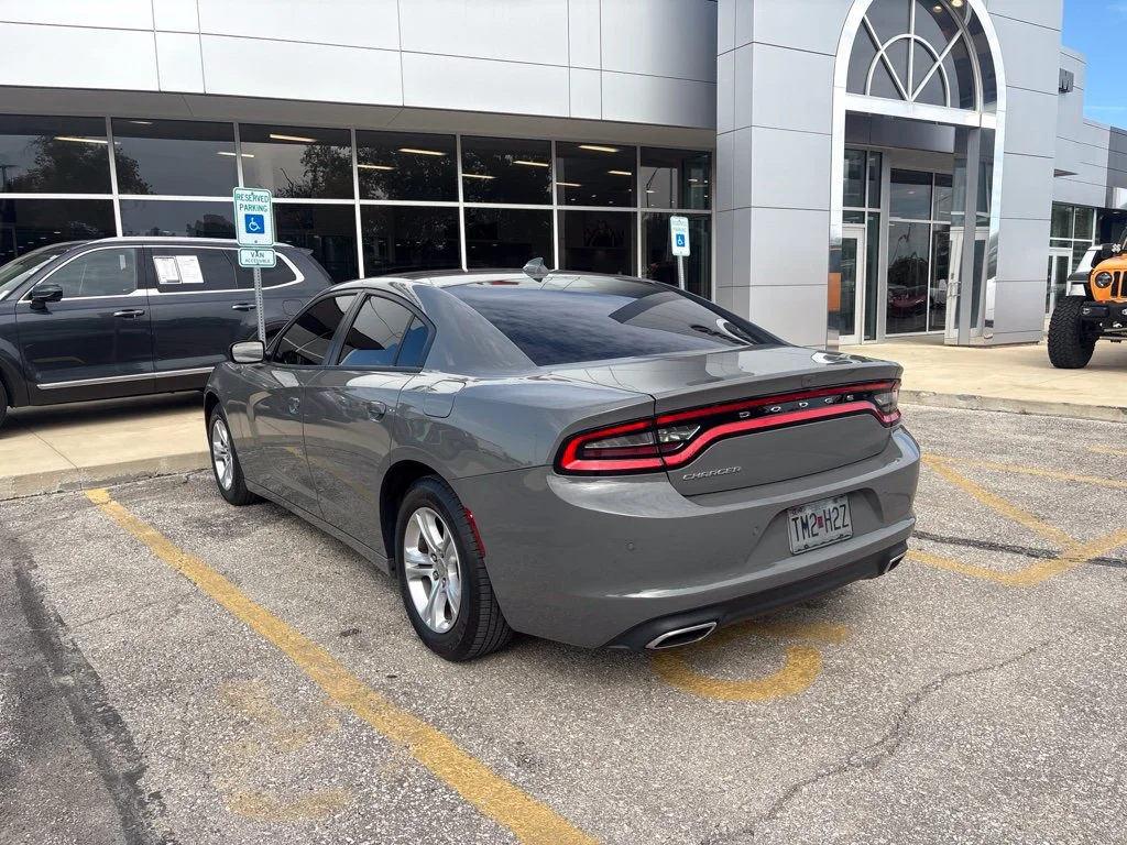 Used 2023 Gray Dodge SXT image 3