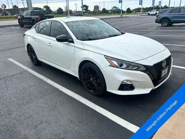 Used 2022 White Nissan 2.5 SR image 2