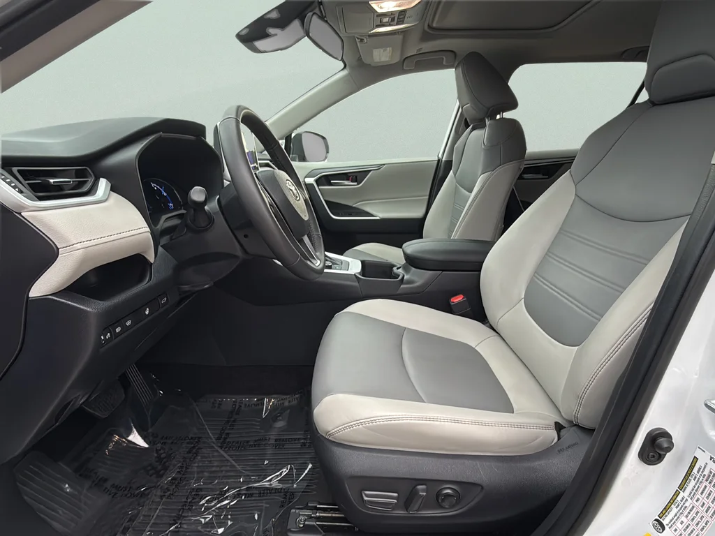 Used 2024 Beige Toyota XLE Premium image 10