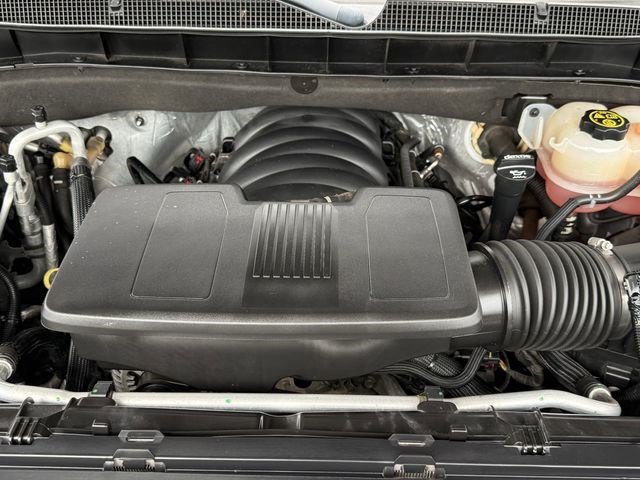 Used 2021 Summit White Chevrolet Commercial image 31