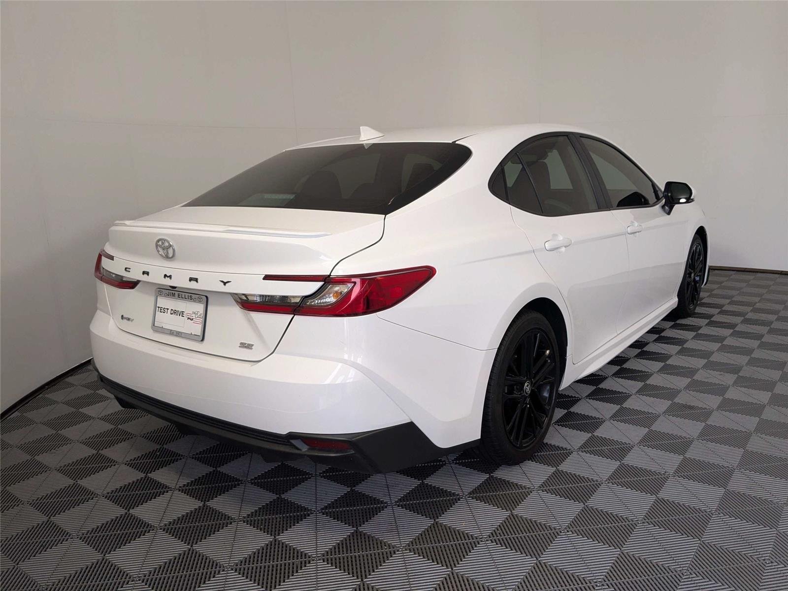 Used 2025 Ice Cap Toyota SE image 5
