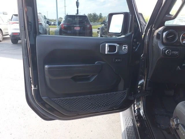 Used 2022 Black Jeep Unlimited Sport Altitude image 11