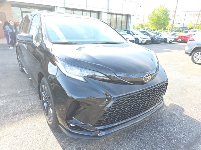 2026 Toyota Sienna XSE 7-Passenger Hybrid FWD's photo