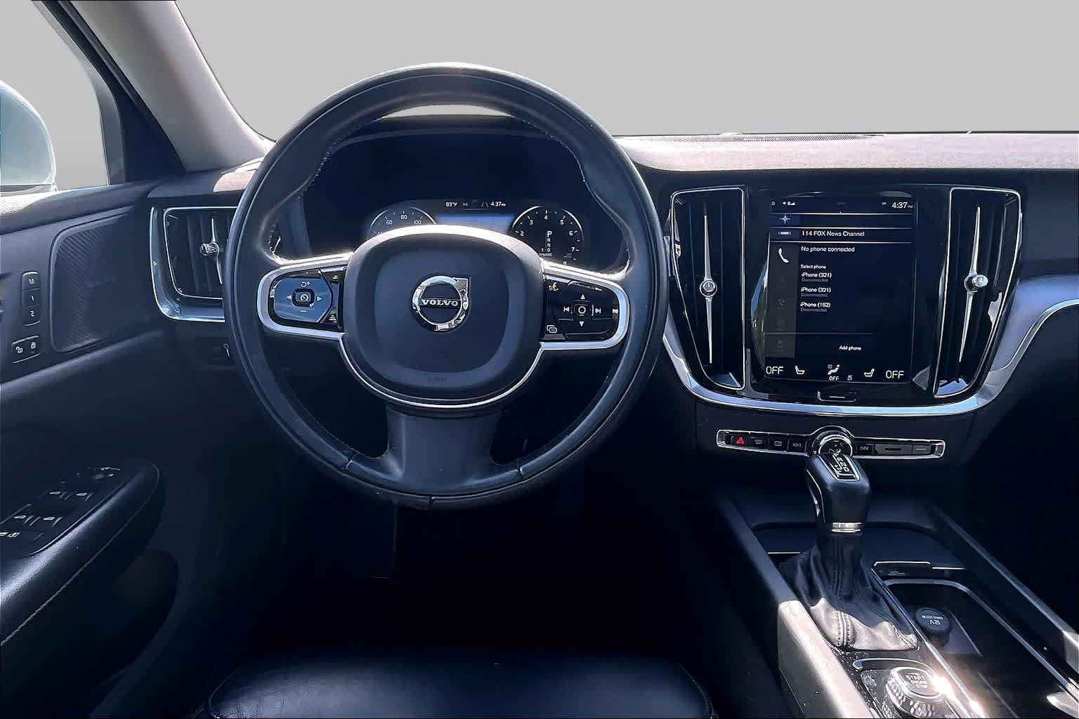 Used 2020 Crystal White Pearl Metallic Volvo Momentum image 6