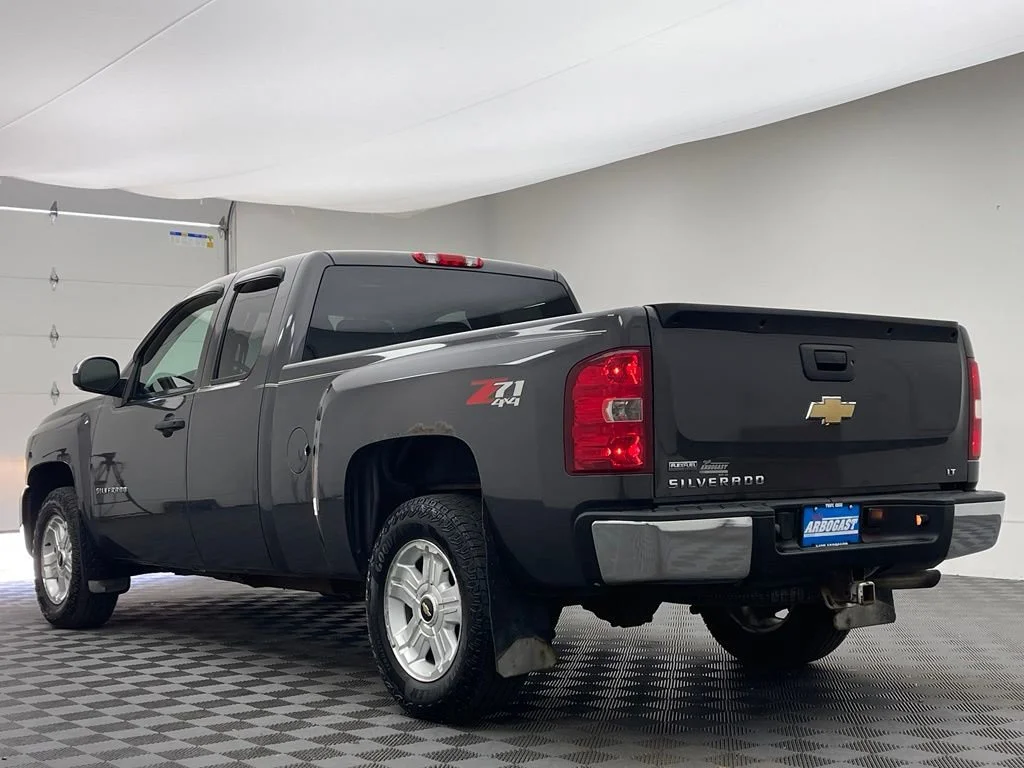 Used 2010 TAUPE GRAY METALLIC Chevrolet LT image 8