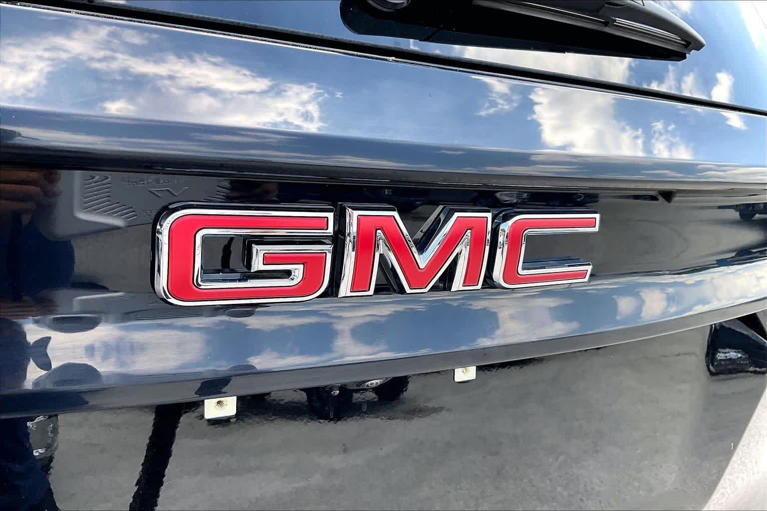 Used 2024 Ebony Twilight Metallic GMC Elevation image 29