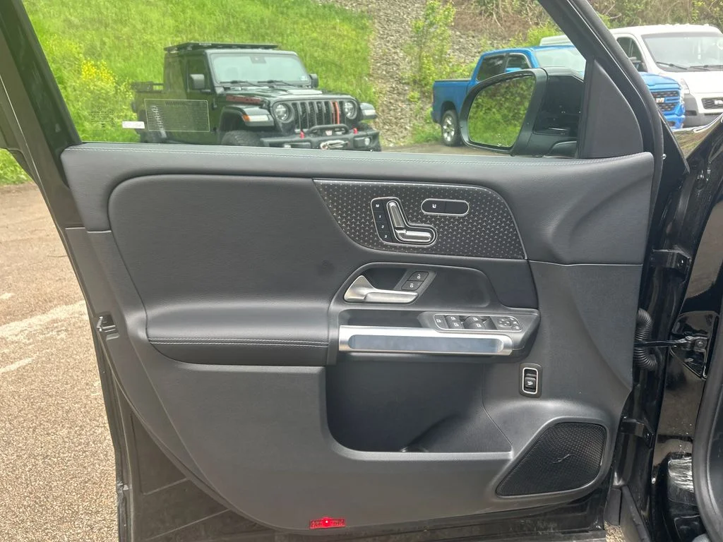 Used 2026 Black Mercedes-Benz GLB 250 image 10