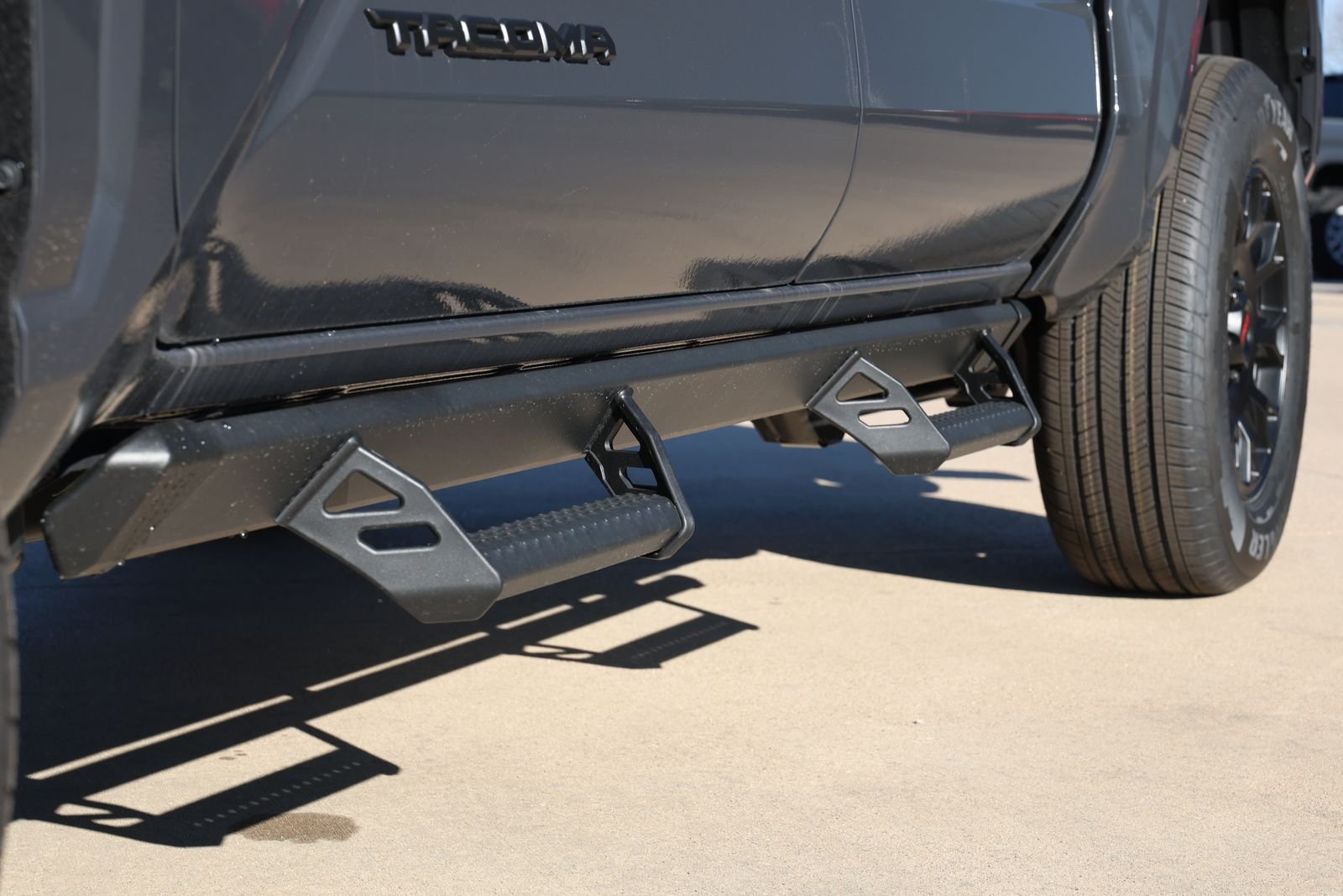 2025 Toyota Tacoma SR5 - Photo 12