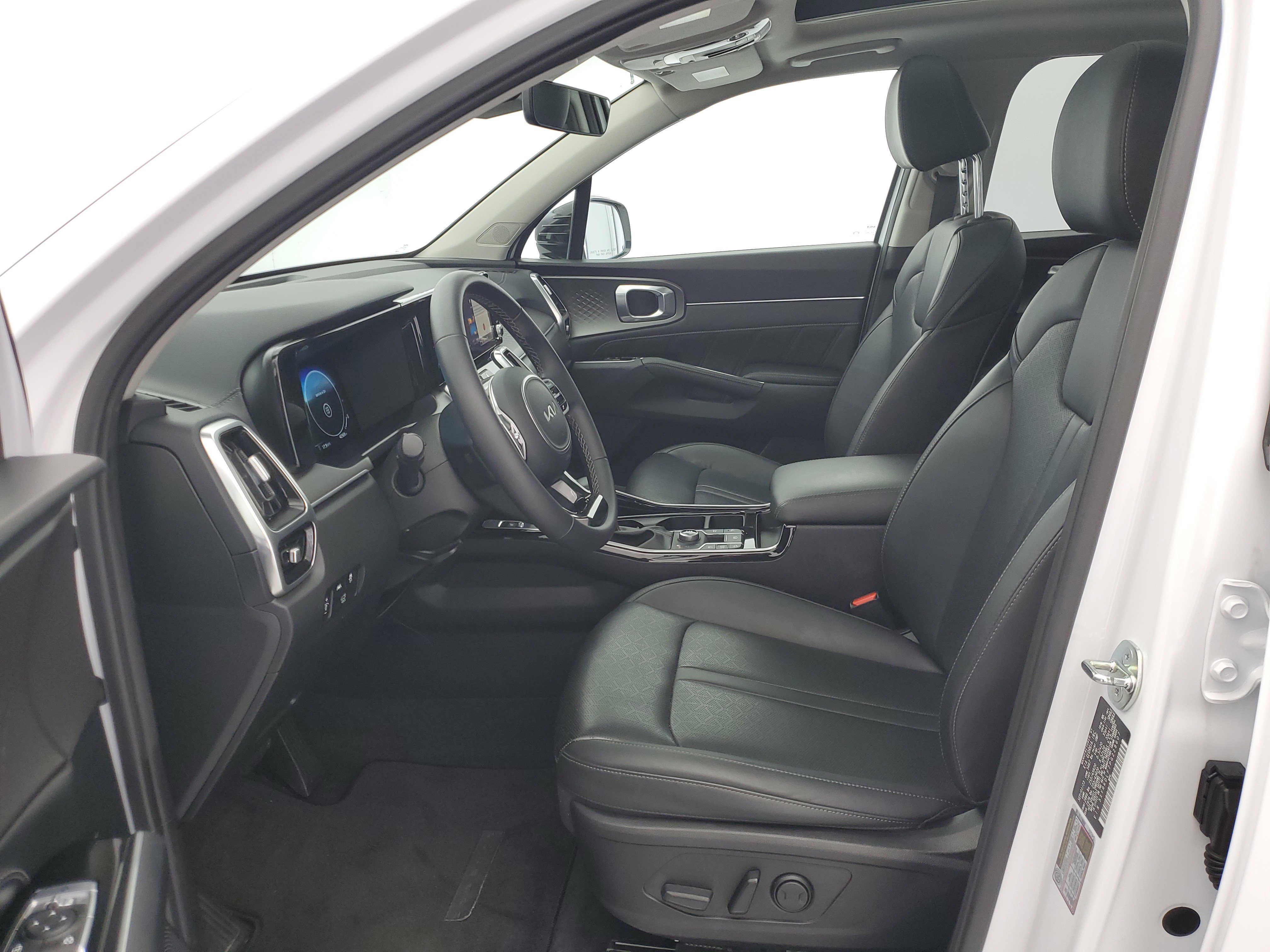 Used 2023 Glacial White Pearl Kia SX image 18