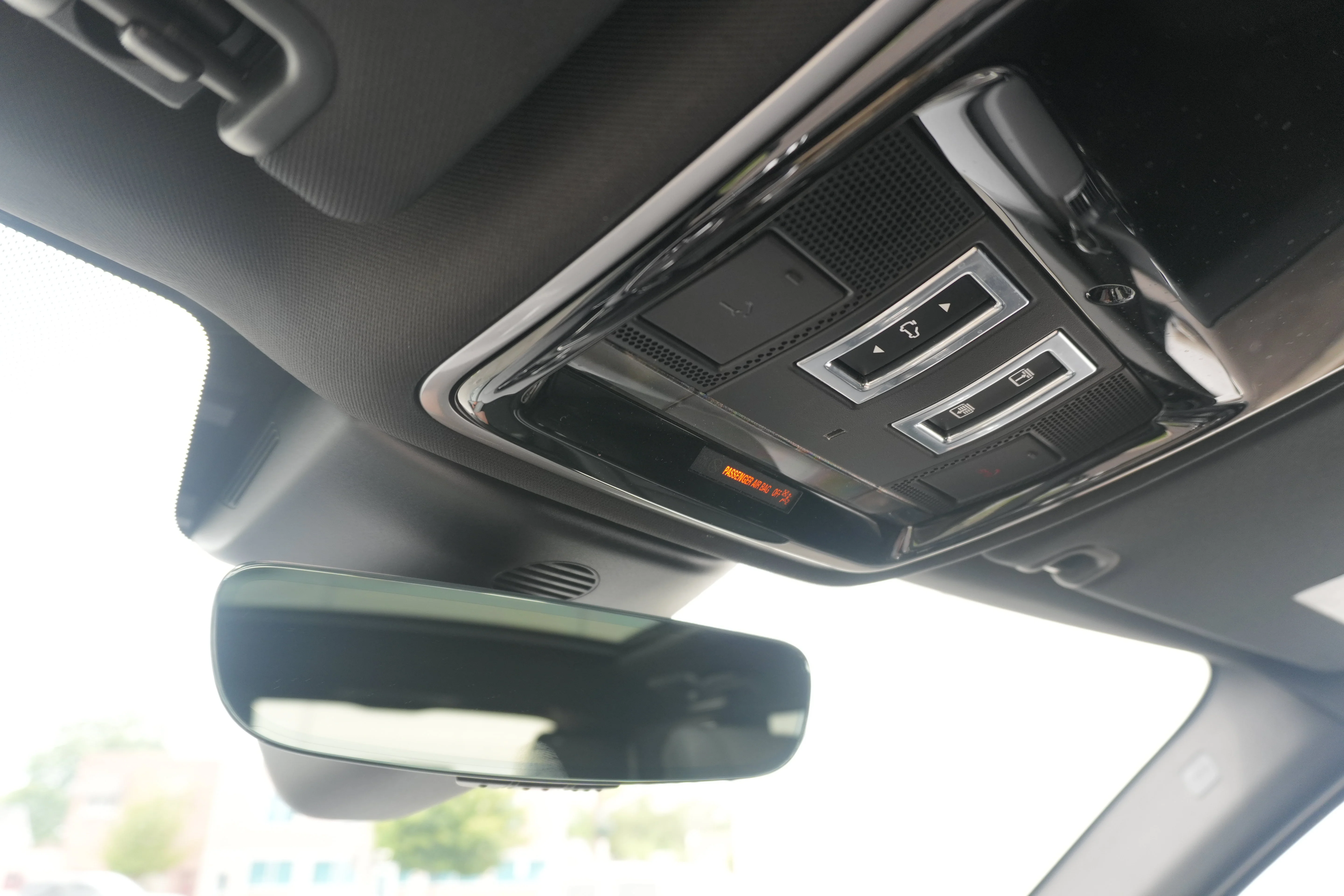 Used 2022 Eiger Grey Metallic Land Rover HSE Silver Edition image 38