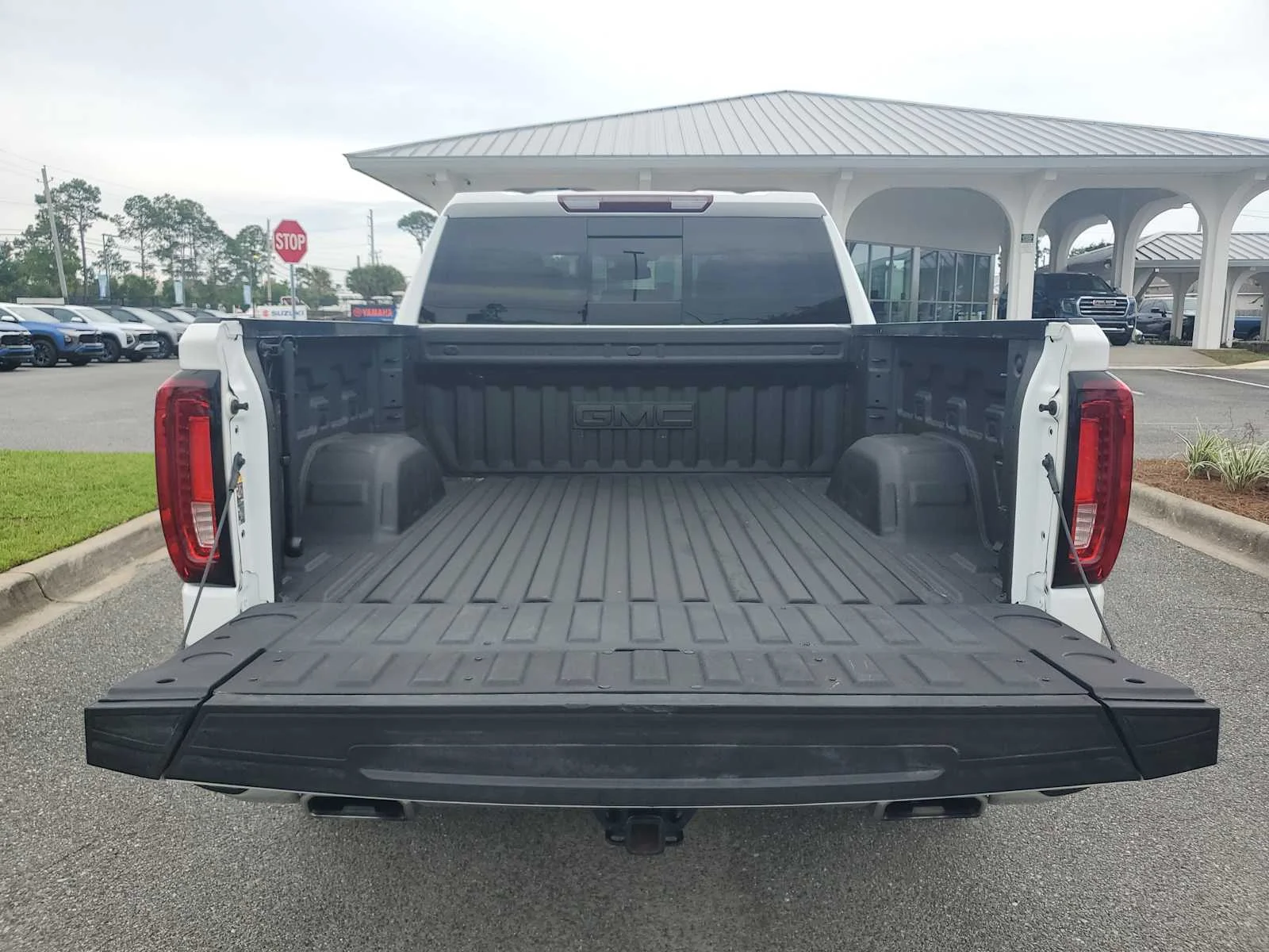 Used 2024 Summit White GMC SLT image 5