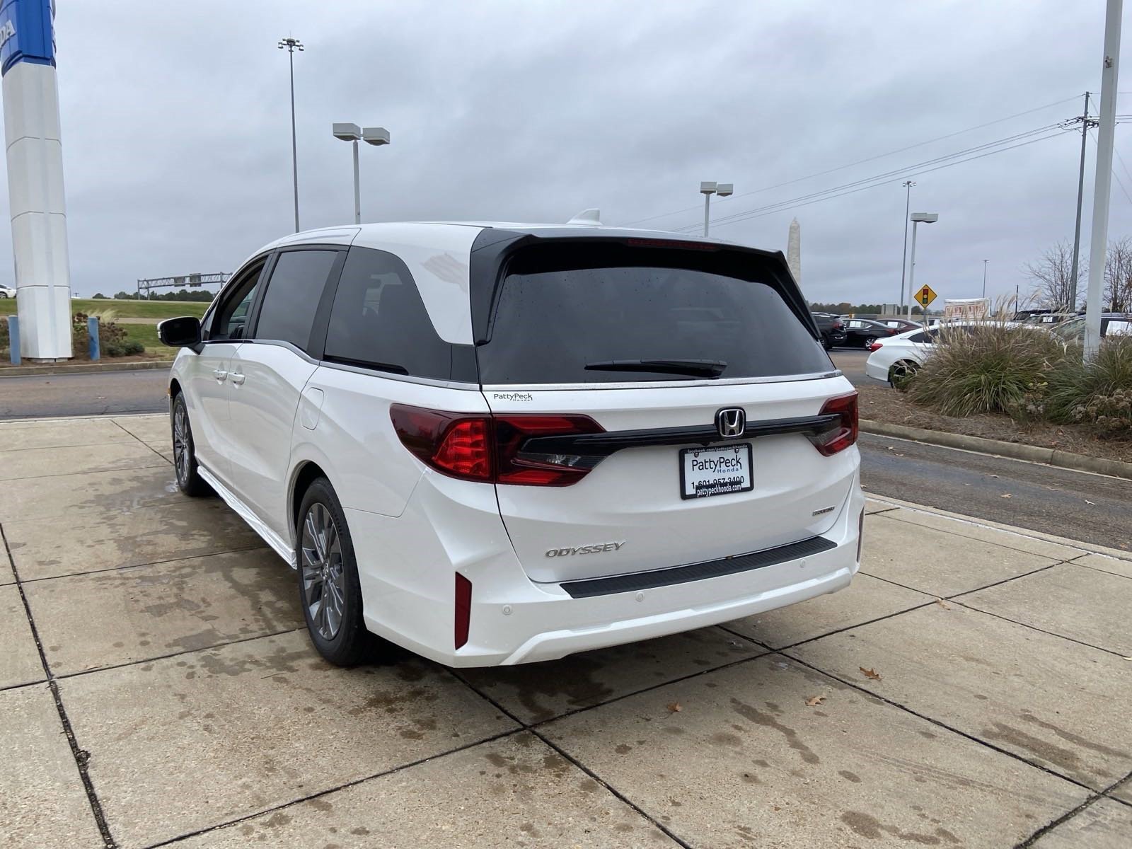 New 2026 Platinum White Pearl Honda Touring image 8
