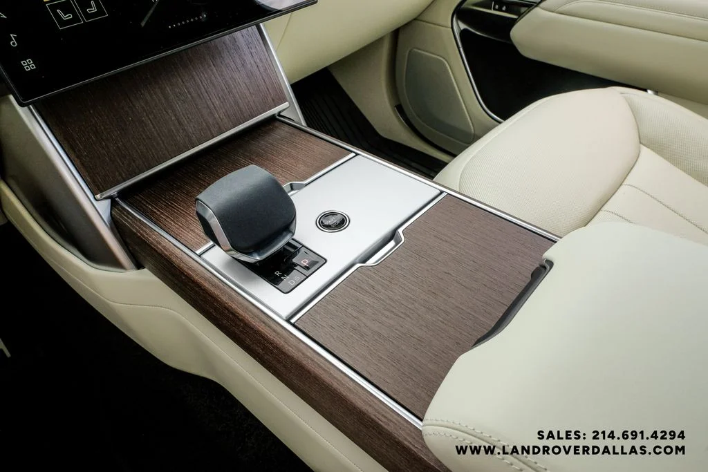 New 2026 Fuji White Land Rover SE image 30