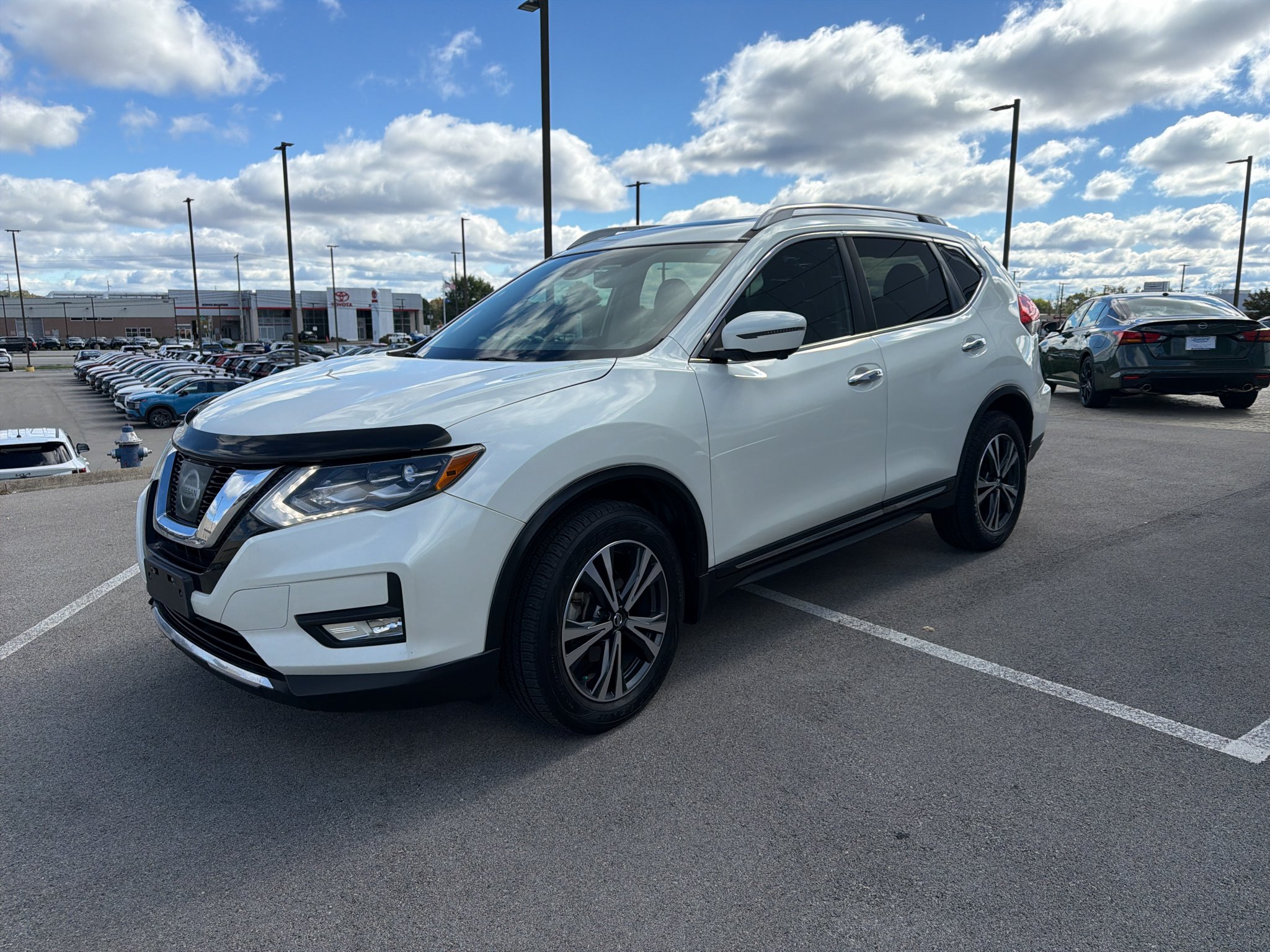 Used 2017 Pearl White Nissan SL image 1