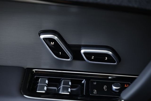 New 2026 Fuji White Land Rover Dynamic SE image 20