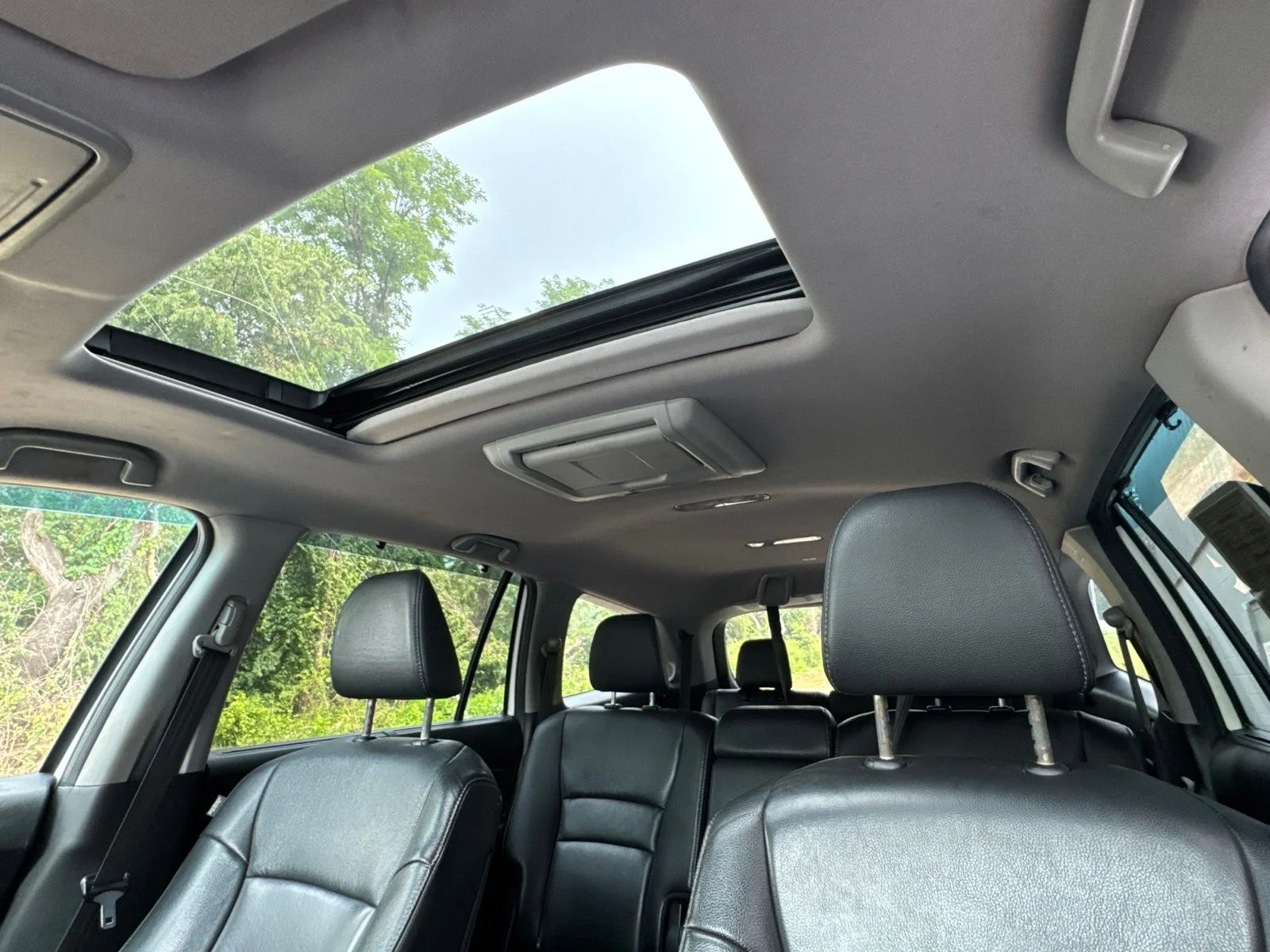 Used 2017 White Diamond Pearl Honda Touring image 12