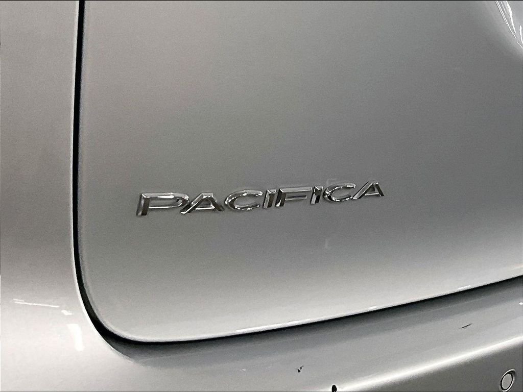 Used 2023 Silver Chrysler Touring L image 28