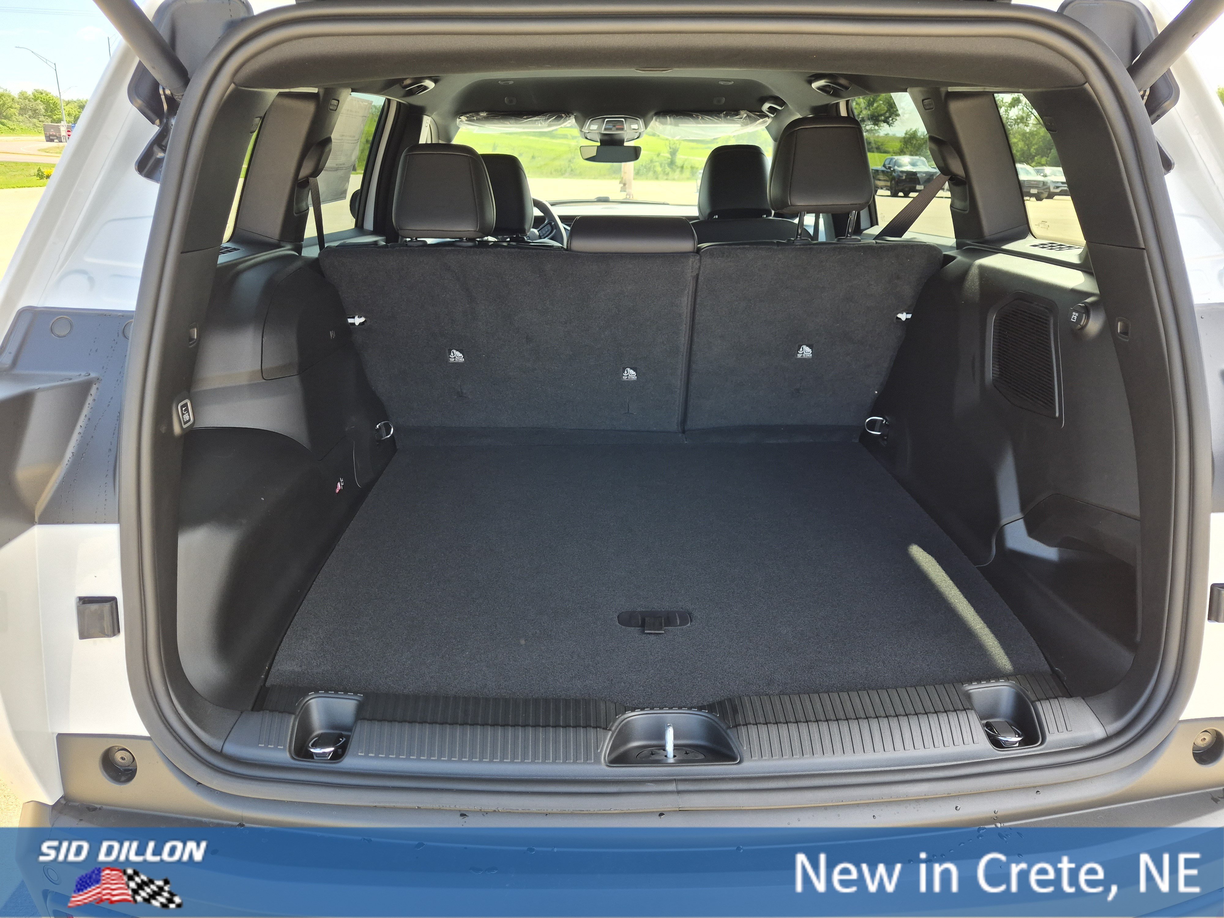 New 2026 Bright White Clear-Coat Exterior Paint Jeep Laredo image 12