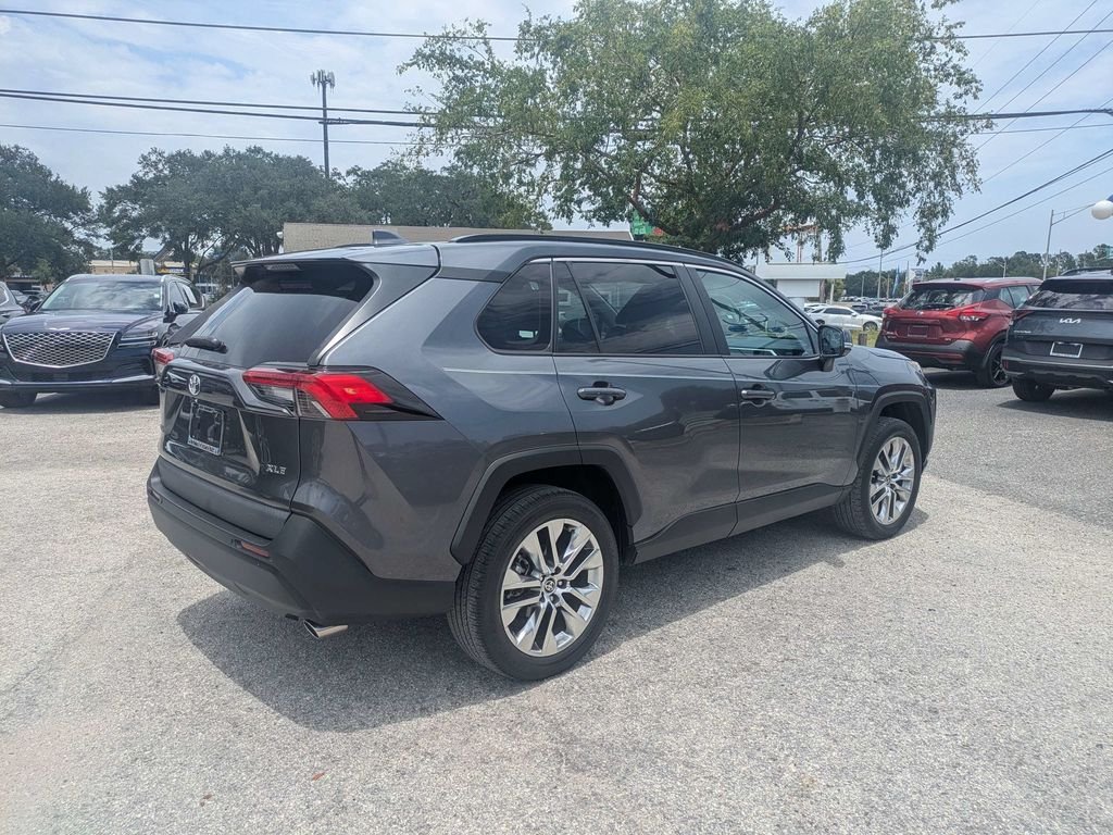 Used 2021 Gray Toyota XLE Premium image 3