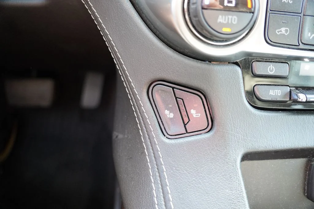 Used 2019 Summit White Chevrolet LT image 7