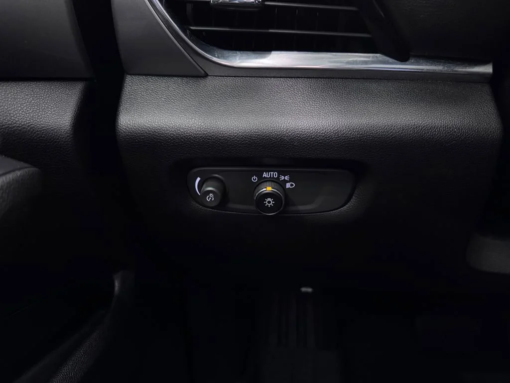 2020 Chevrolet Traverse LS - Photo 24