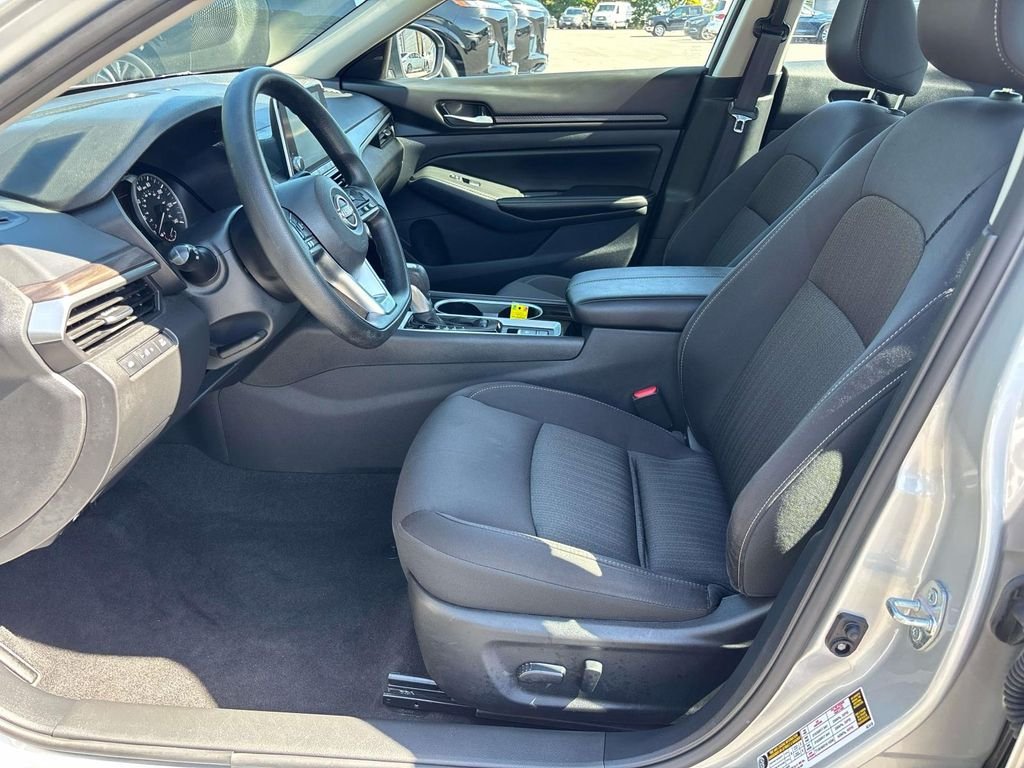 Used 2024 Silver Nissan 2.5 SV image 10
