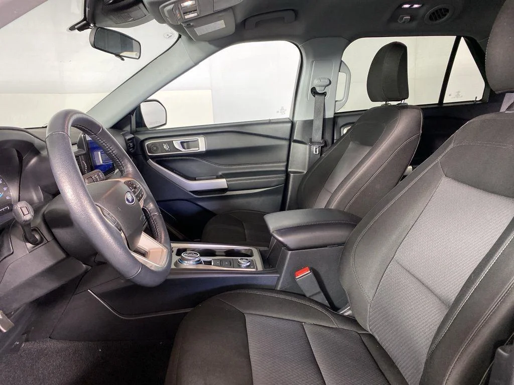 Used 2023 Black Metallic Ford XLT image 8