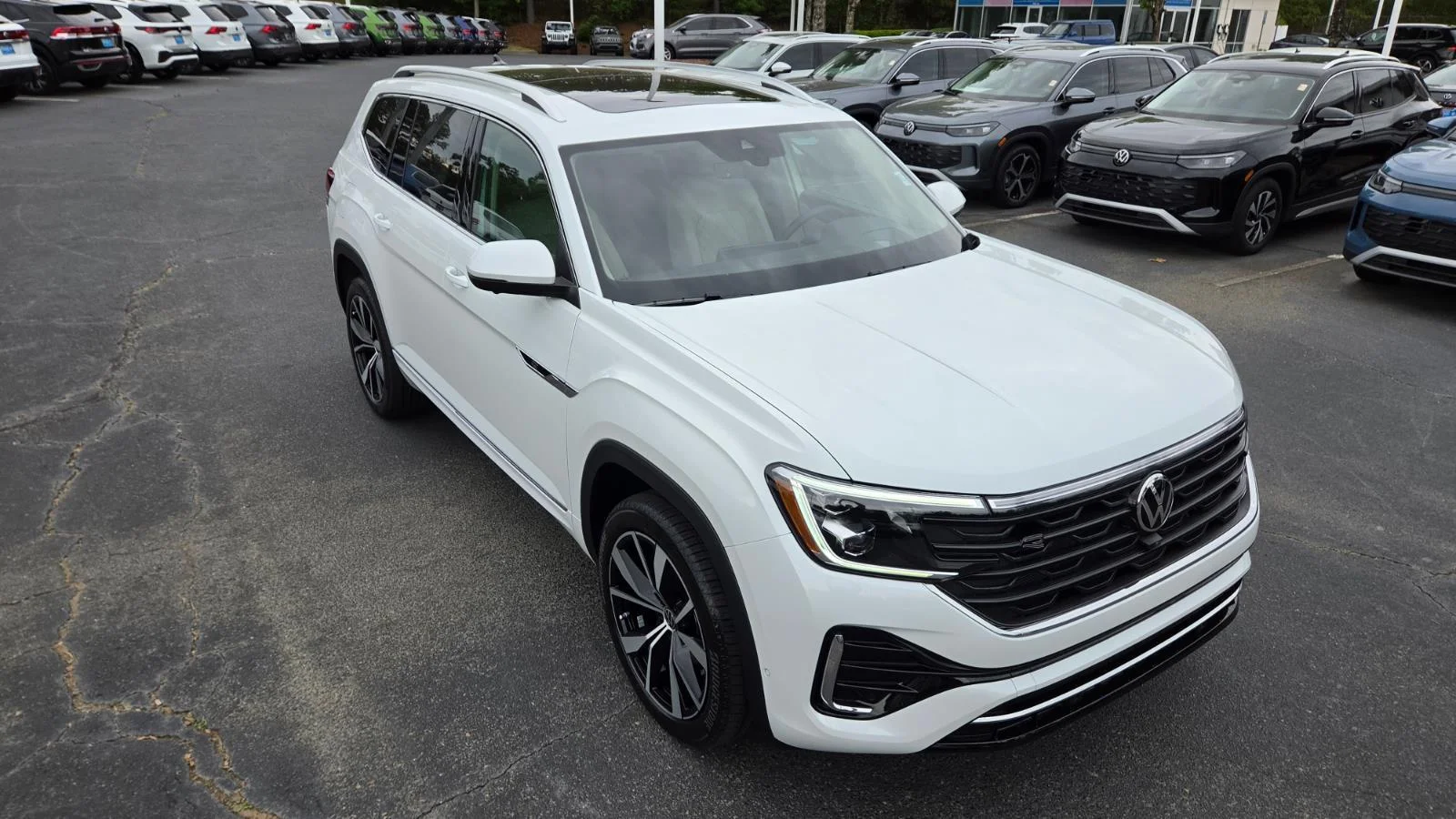New 2026 Opal White Pearl Volkswagen 2.0T SEL Premium R-Line image 7