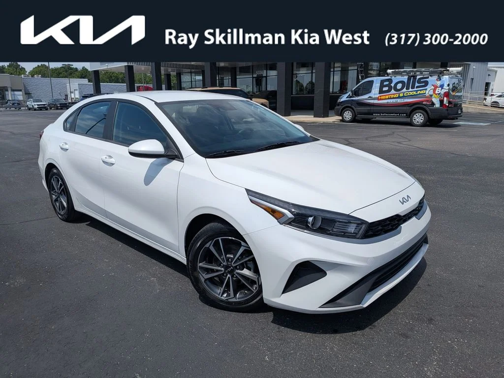 2024 Kia Forte LXS AT's photo