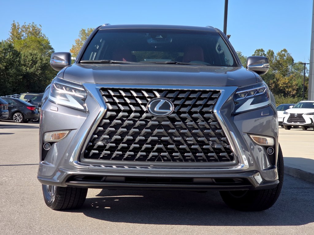 Used 2023 Gray Pearl Lexus 460 Premium image 3