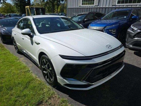 Used 2024 Serenity White Hyundai SEL image 2